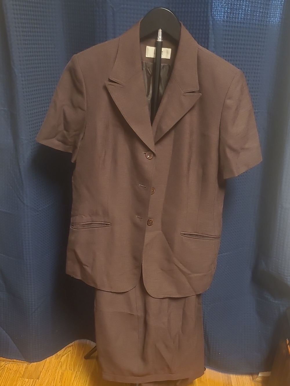 Le Suit Brown Women's Short-Sleeve Blazer and Matching Pants